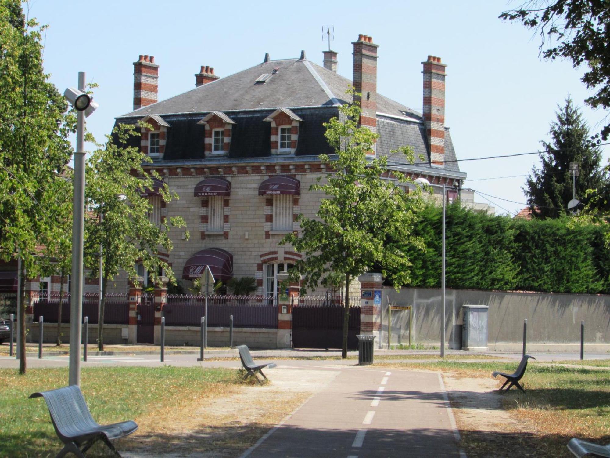 Manoir Francois 1Er Hotell Vitry-le-François Exteriör bild